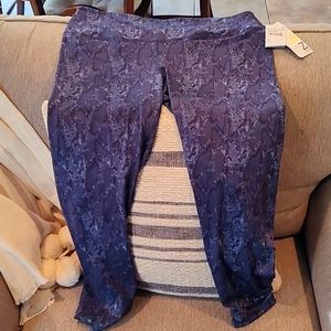 BRAND NEW Z BY ZELLA YOGA PANTS.